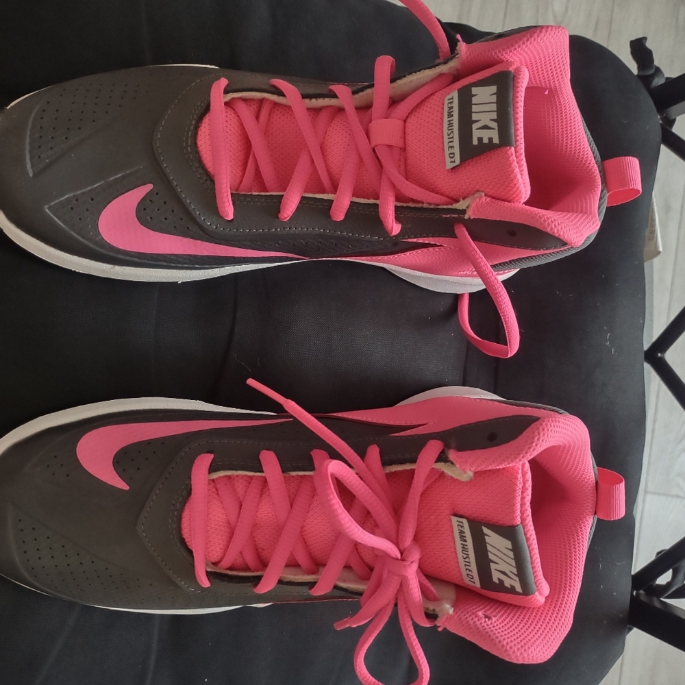 Nike - Picture 13 of 16